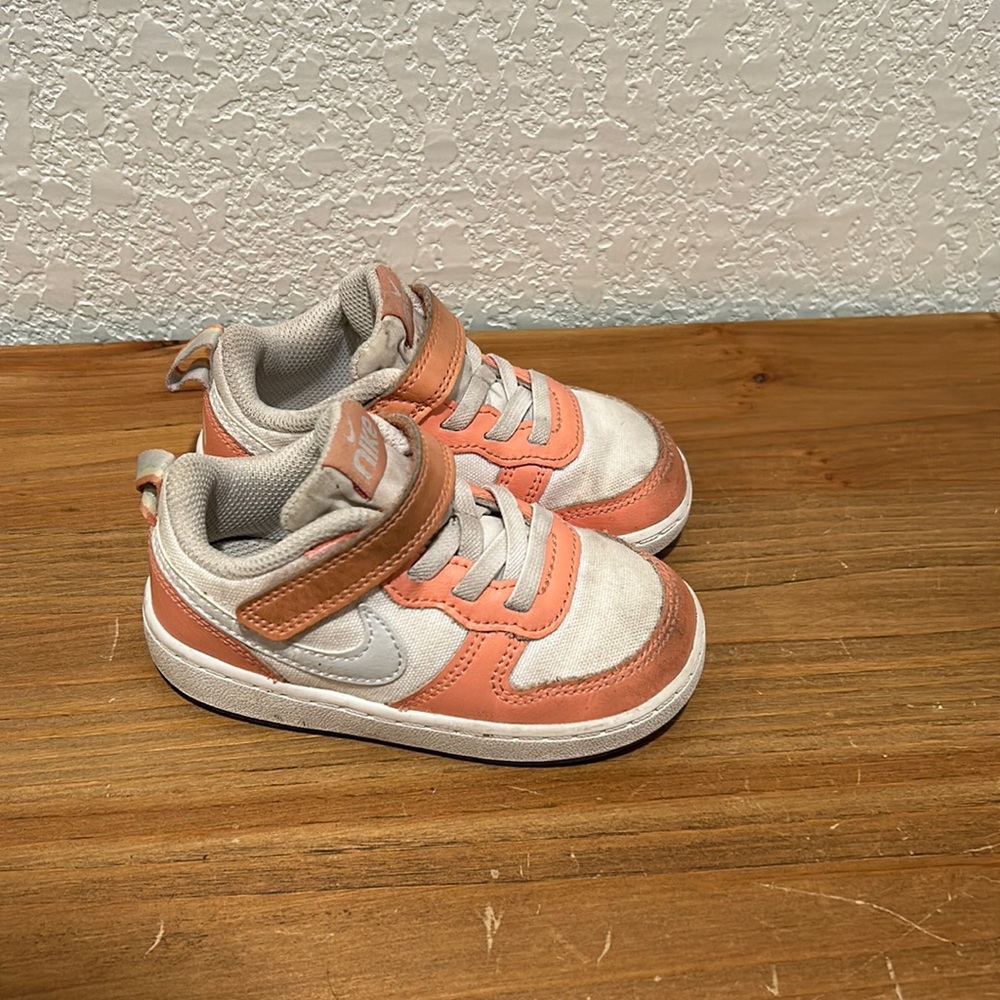 Nike Court Borough 7C